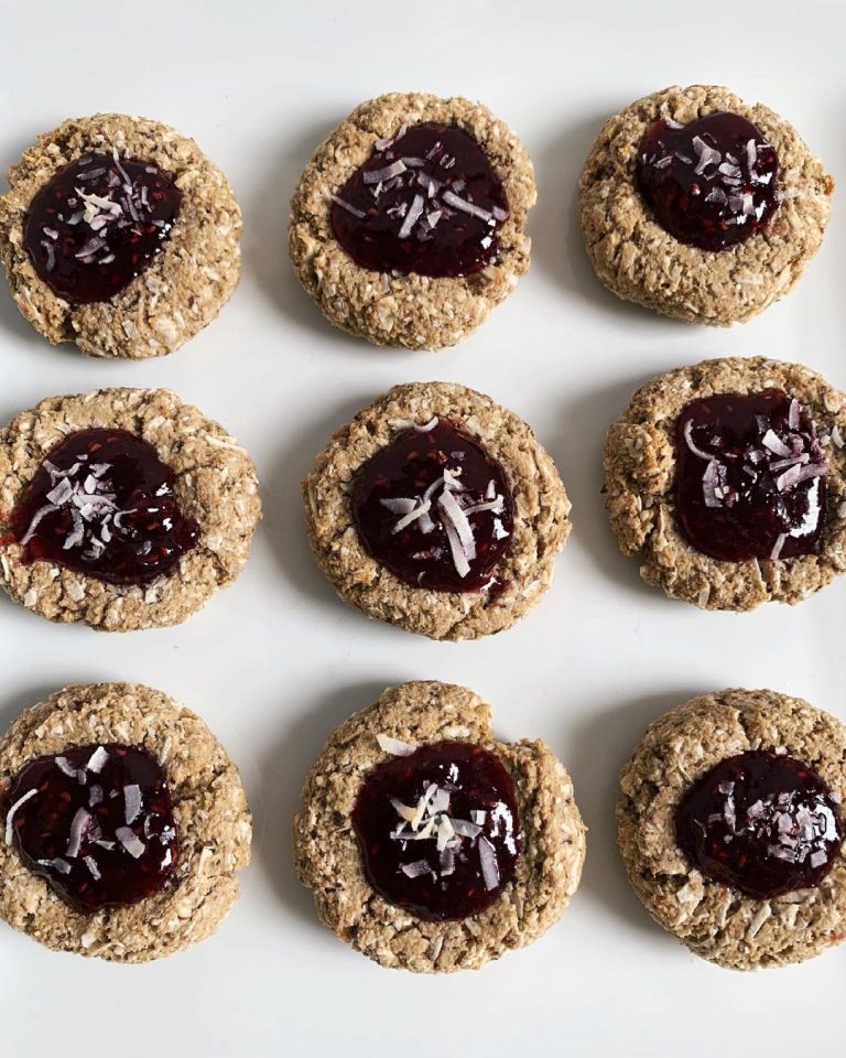 COCONUT JAM THUMBPRINT COOKIES  

These QT lil thumbprint cookies are a summer f…