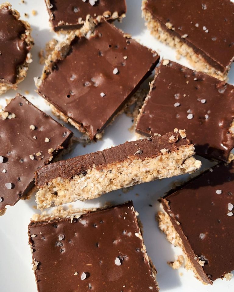 PEANUT BUTTER OAT FUDGE BARS

If you’re obsessed with anything peanut butter cho…