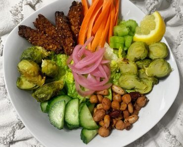 Salad? Nourish Bowl? Buddha Bowl? I have no idea what to call this, but all i kn…