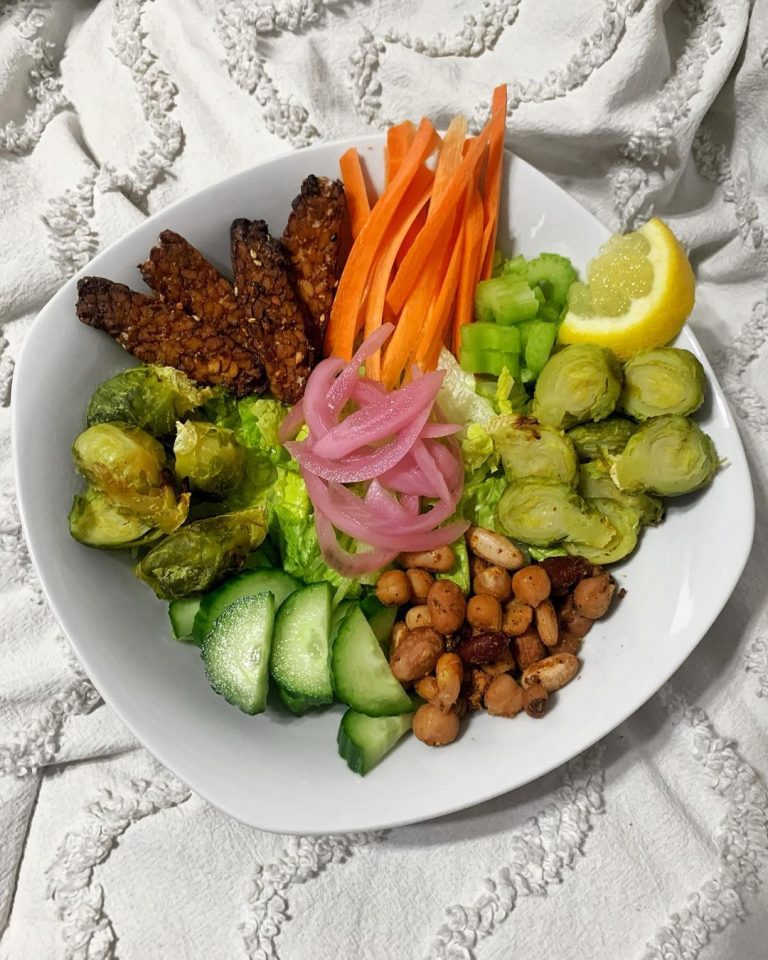 Salad? Nourish Bowl? Buddha Bowl? I have no idea what to call this, but all i kn…