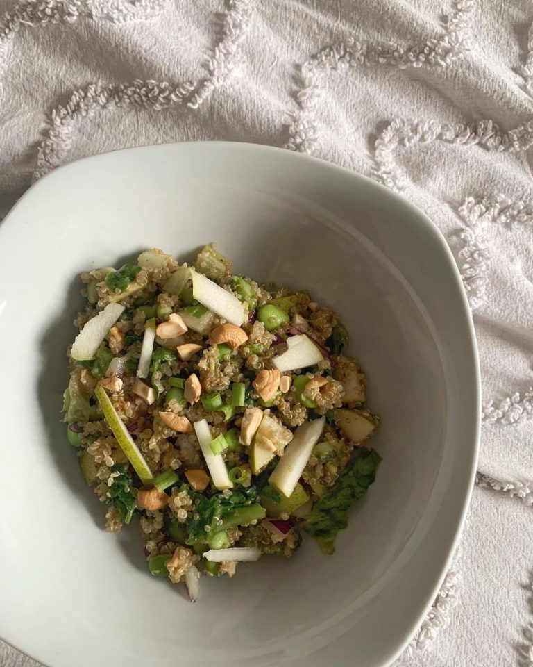 QUINOA PEAR ASIAN BOWL 

Not sure what to make for lunch? Try this bowl and I pr…