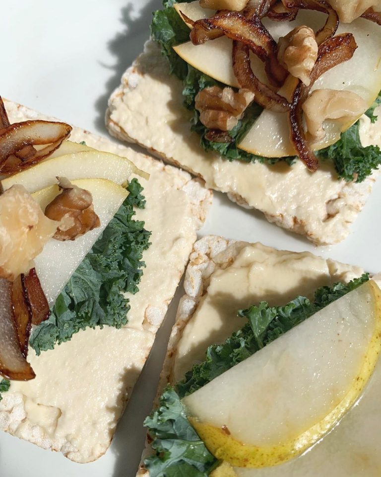 PEAR WALNUT RICE CAKES (quick n easy healthy snack idea) 

We had tons of pear l…