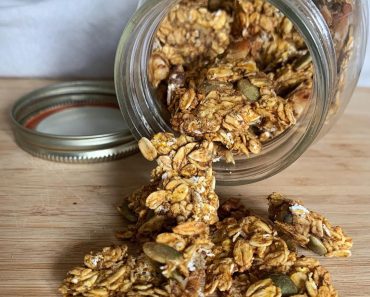 PUMPKIN PIE SPICED GRANOLA 

Okay i’m one day late but it’s officially September…