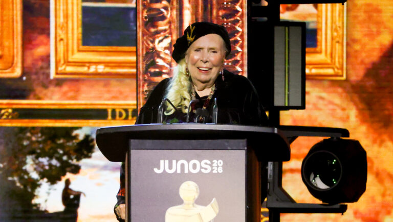 Joni Mitchell Highlights Canadian Spirit, Praises Mark Carney at Emotional Juno Awards Ceremony