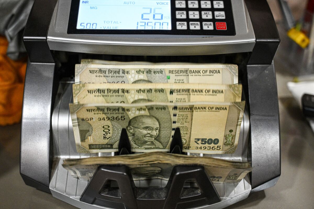 Indian Rupee Surges as RBI’s Cap on Limits Sparks Dollar Sales