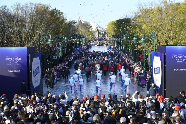 Disneyland Paris Unveils Disney Adventure World, Welcomes Guests to Immersive World of Frozen