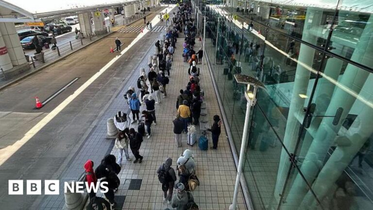 Washington Impasse: Longest US Government Shutdown Fuels Airport Crisis